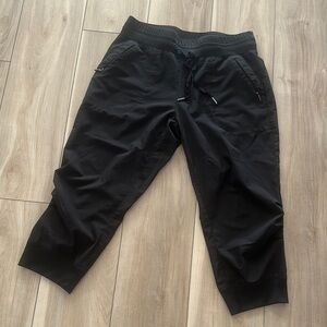 EUC Women’s Cropped Capri Black Jogger Pants Size M Medium by Kyodan Athletic